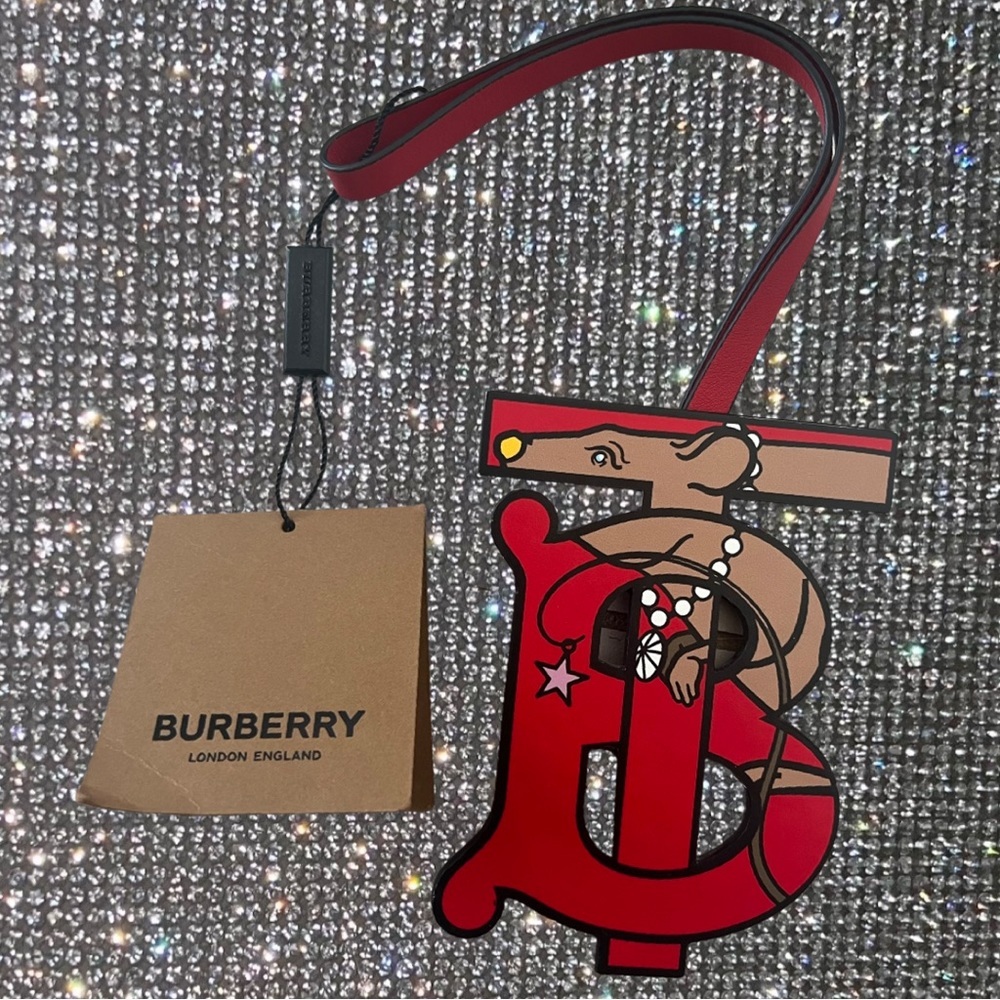 Burberry bag charm tag Red Leather Tb Bag Charm gold logo travel letter B star